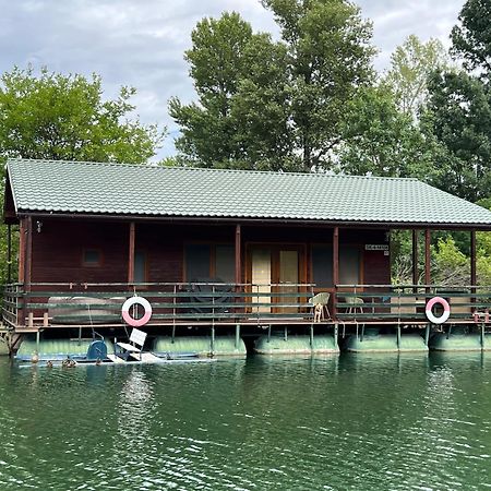 Houseboat - Beacon Of Happiness Hotel Bratislava Exterior photo
