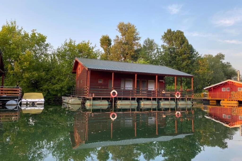 Houseboat - Beacon Of Happiness Hotel Bratislava Exterior photo